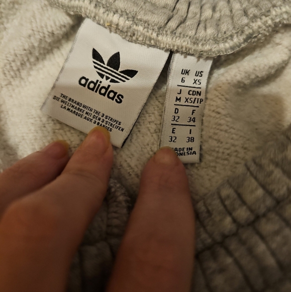 Adidas trefoil sweatshirt and sweatpants outfit - Picture 4 of 8